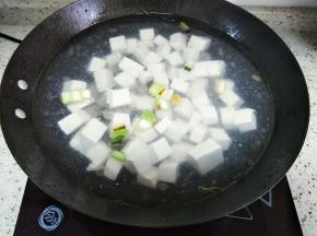 下入豆腐大火烧开