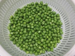 将剩余的青豆剥完