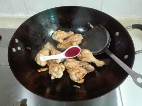 放三勺玫瑰腐乳汁