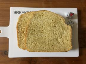 切成稍厚的面包片。