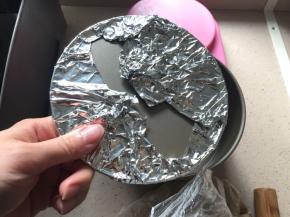 用锡纸将活低模具底片包裹紧实