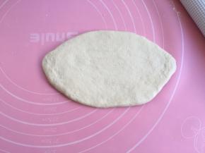 擀成横的椭圆形