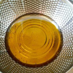 转化糖浆倒入盆里