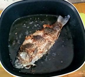 煎至两面金黄(把多余的油倒出来)