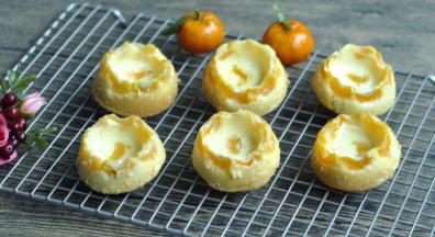 14、蛋糕中间也可以放入奶油和其他的水果搭配