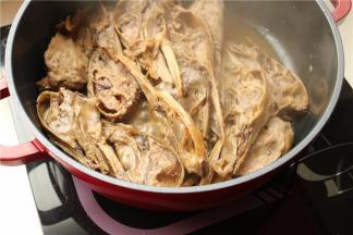 翻炒几分钟，热透就可以了，是不是超级方便。