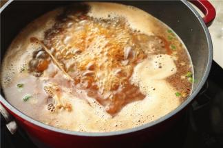 煮至水开，香味飘散开来，非常诱人。