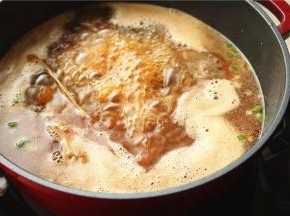 煮至水开，香味飘散开来，非常诱人。