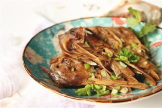 好吃的鸭头，看剧必备。