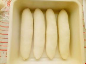 都卷好放入模具。36度左右进行2发。