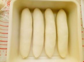 都卷好放入模具。36度左右进行2发。