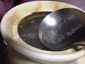 汤开锅后撇去浮沫