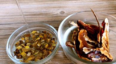 将石斛、灵芝洗净后用清水浸泡半小时