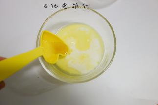 1、	牛奶+蜂蜜+黄油混合均匀放在40度以上温水中隔水保温的备用