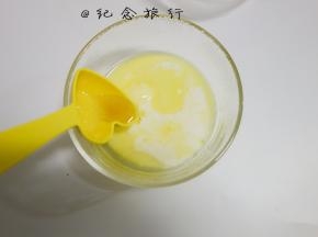 1、	牛奶+蜂蜜+黄油混合均匀放在40度以上温水中隔水保温的备用