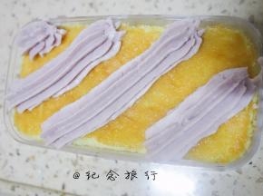 18、	裱花芋泥：挖一勺芋泥奶油加入过筛的芋泥100g +适量紫薯泥拌匀即可