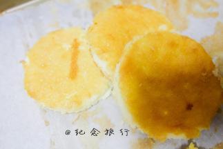 20、	将蛋糕用圆形模具压出圆片备用
