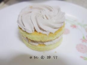 21、	一层蛋糕一层芋泥奶油，中间夹一些芋泥即可
