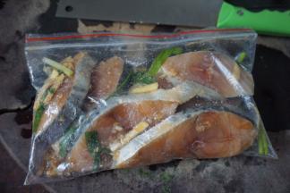 抓拌均匀后放入密实袋里放入冰箱冷藏一夜