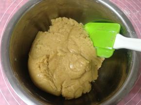 翻拌至无面粉颗粒