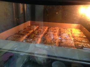 入烤箱中层，上下火，烤15-18分钟，停火后焖5分钟