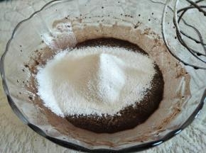 加入过筛低筋面粉