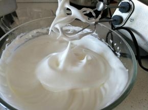 到出现直立尖角