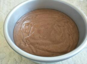 倒入模具，轻震一下磕出大气泡