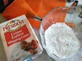 冷藏奶油加糖粉。