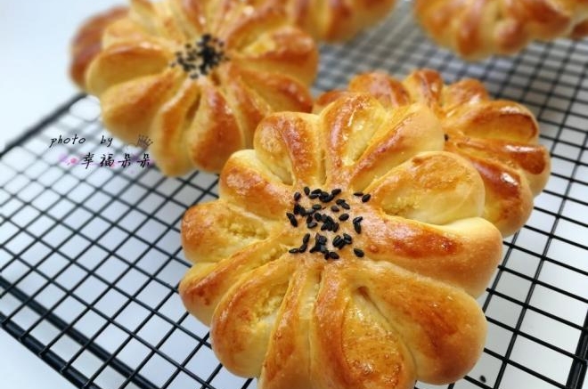 花朵椰蓉面包