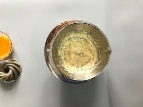 打至发白蓬松。
