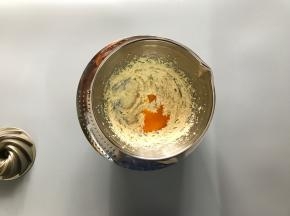 分次加入蛋液。