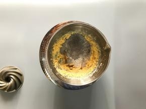 加入混合好的粉类，