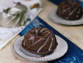 浇在冷却的蛋糕上即可。