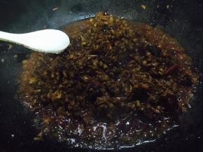 放入适量的盐调味。