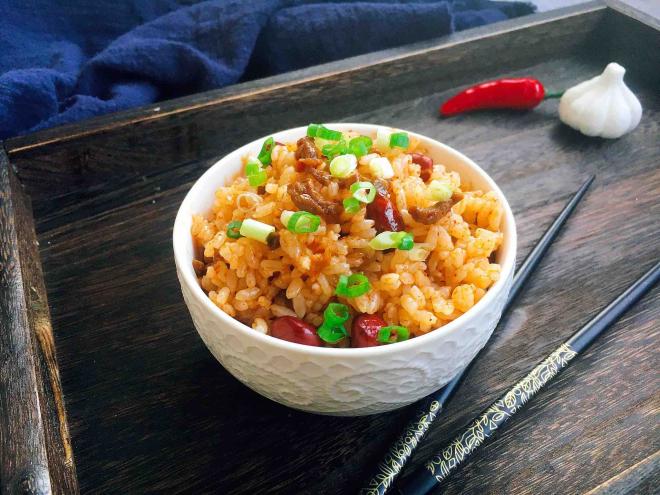 口蘑辣酱拌米饭