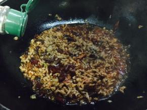 放入少许白胡椒粉。