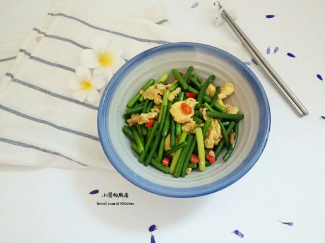 鸡蛋炒蒜苔