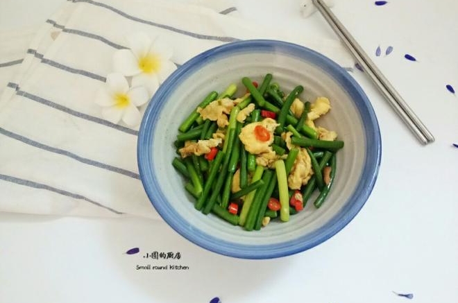 鸡蛋炒蒜苔