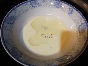 玉米油和淡奶油混合