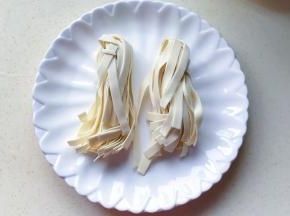 准备好面条