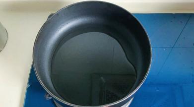 锅里熬油
