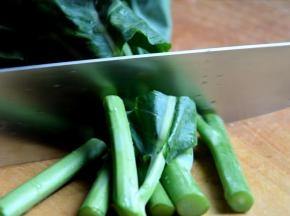 芥兰洗净切段