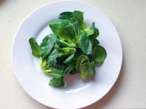 小青菜洗净备用