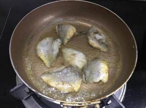 加少许水收到快干是勾薄芡