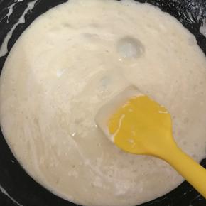 将黄油棉花糖混合均匀