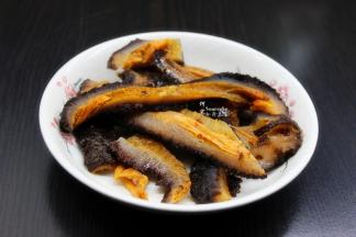 红极参解冻，清水洗净；