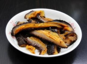 红极参解冻，清水洗净；