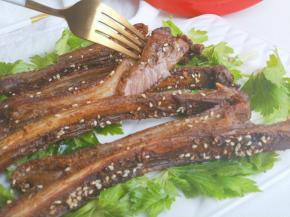 如果喜欢吃外焦里嫩的，可以像我这样切成一根根的，在烤十分钟即可