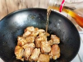 加入料酒。